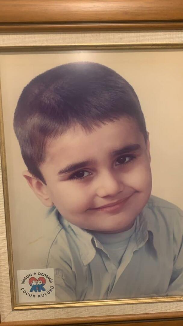 Fotografia copilăriei lui CZN Burak Özdemir 