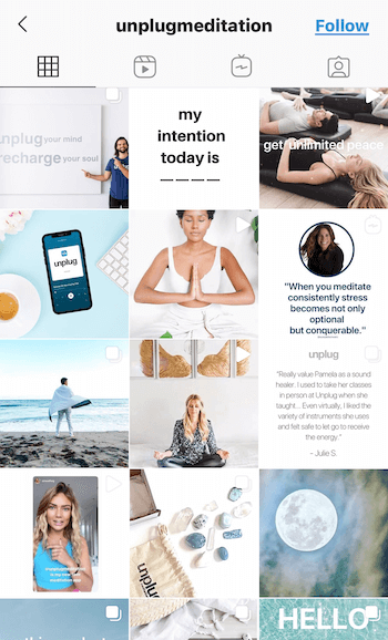 exemplu de captură de ecran a fluxului de Instagram @unplugmeditation care arată citate, produse și persoane în diferite ipostaze de medicamente în albastru deschis, bronz și alb pentru a promova relaxarea și liniștea
