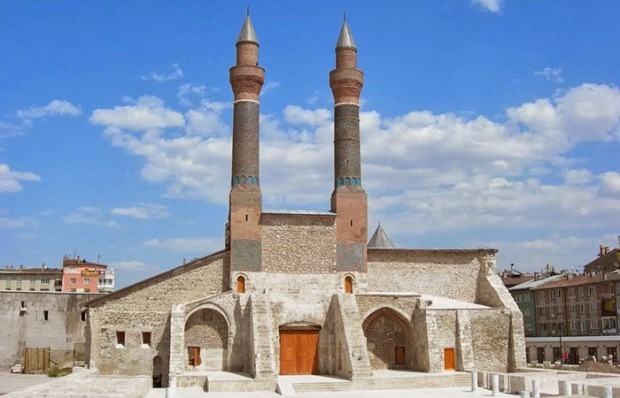 Minaret dublu Madrasa