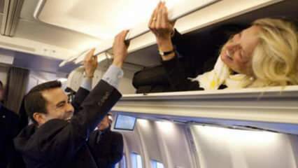Gluma de 1 aprilie de la Jill Biden către reporterii din avion!