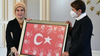 Prima Doamnă Erdoğan s-a întâlnit cu profesori!