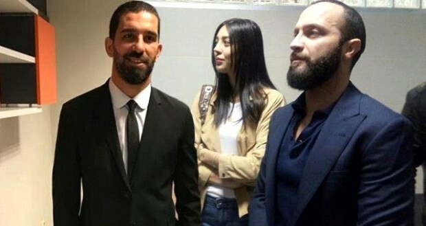 Trimiterea cântăreței Arda Turan, care a rupt nasul cântăreței Berkay din serialul TV Sefirin Kızı