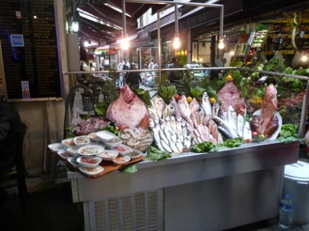 Puncte de vânzare de pește proaspăt și economic în Istanbul