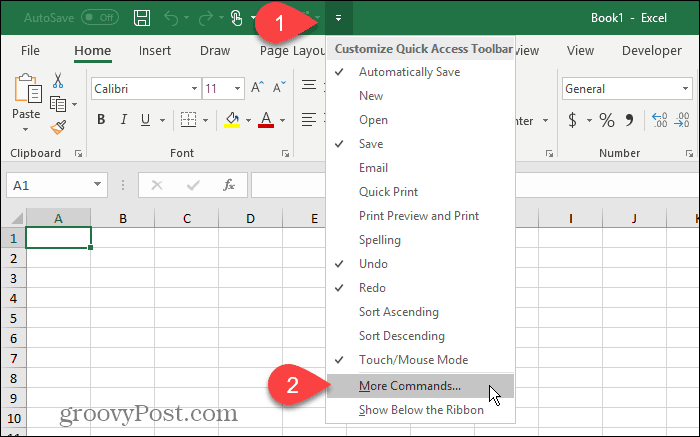 Selectați Mai multe comenzi din Bara de instrumente pentru acces rapid în Excel