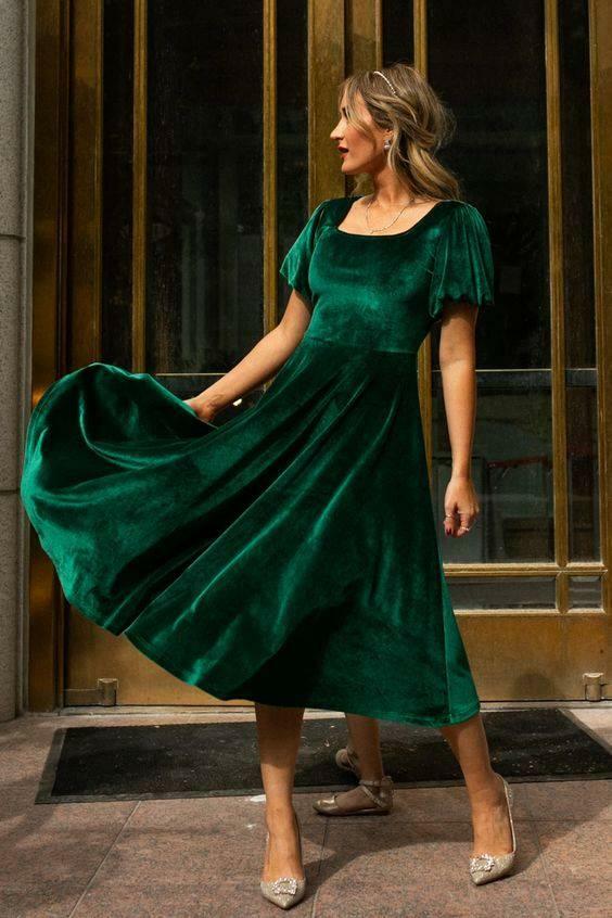 Model de rochie din catifea 