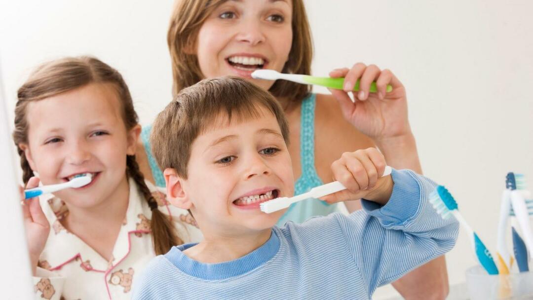 Cum ar trebui să fie îngrijirea bucală și dentară a copiilor?