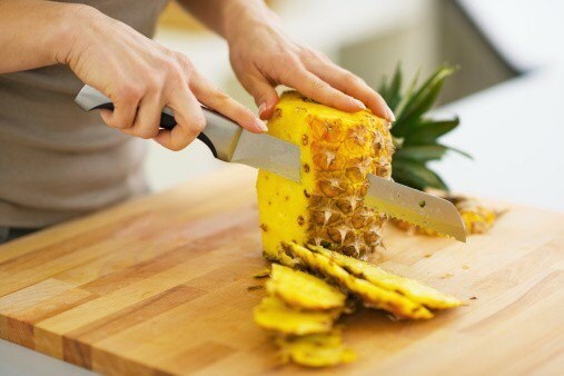 Fructe care îndepărtează edemul din organism: ananasul