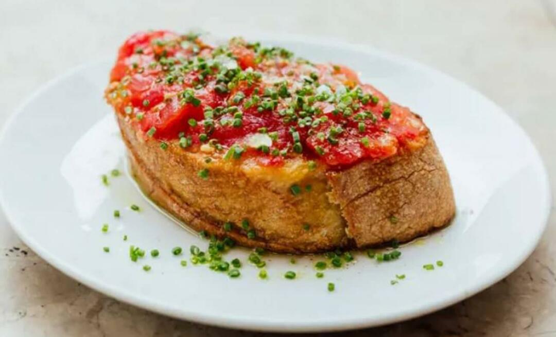 Rețeta indispensabilă a bucătăriei spaniole! Cum se face tigaie cu roșii? Reteta de paine cu rosii