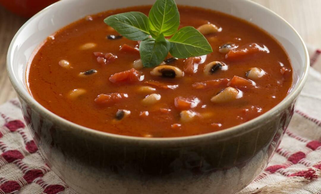Cum se prepară supă de afine din Marea Egee? Reteta de supa din Marea Egee cu mazare cu ochi negri...