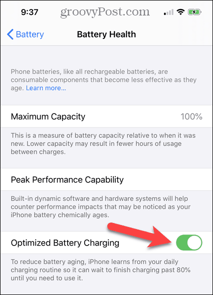 Activați sau dezactivați încărcarea optimizată a bateriei pe ecranul sănătății bateriei iPhone