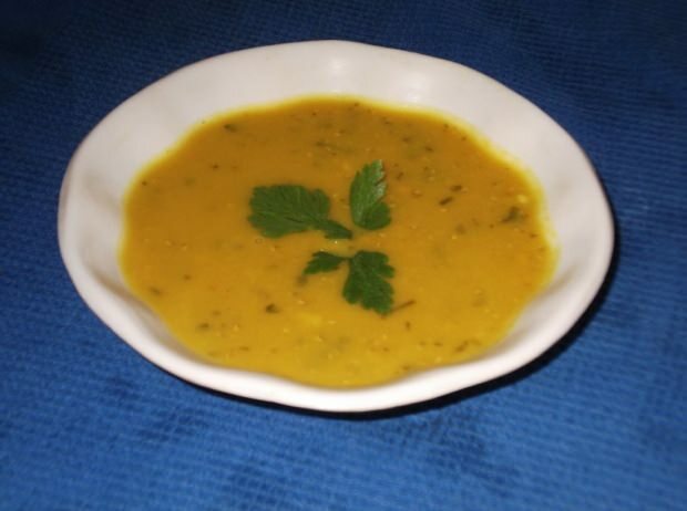 Reteta delicioasa de supa de linte galbena