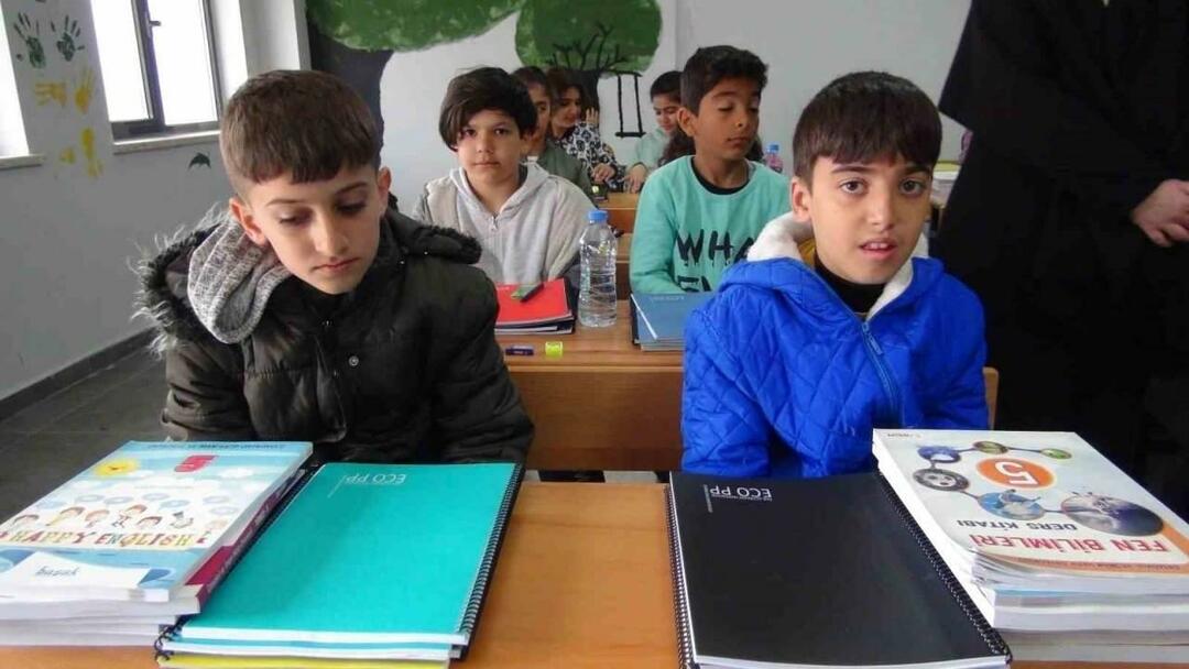 copiii supraviețuitori cutremurului au început cursurile în alte orașe