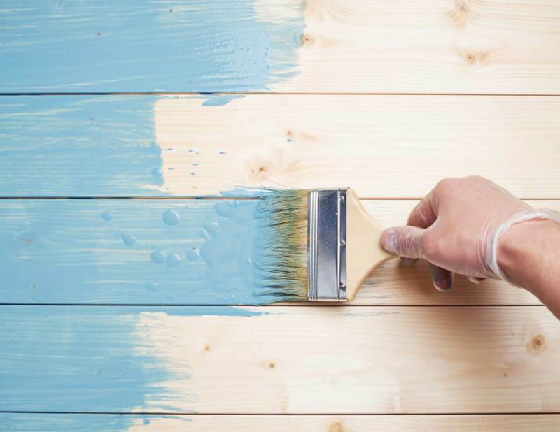 Cum să pictezi lemn? Care sunt materialele pentru vopsirea lemnului