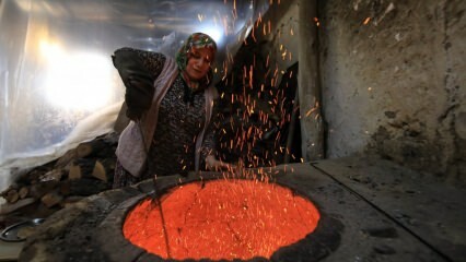 Mătușa Fatma își câștigă pâinea în focul tandoor
