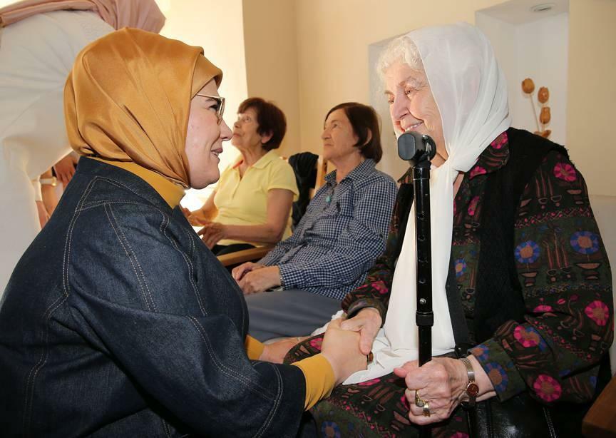 Emine Erdogan a sărbătorit ziua de 1 octombrie a persoanelor în vârstă