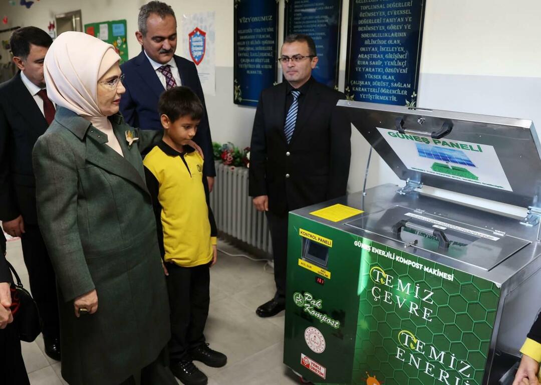 Emine Erdoğan a verificat practicile zero deșeuri ale școlii primare Ostim