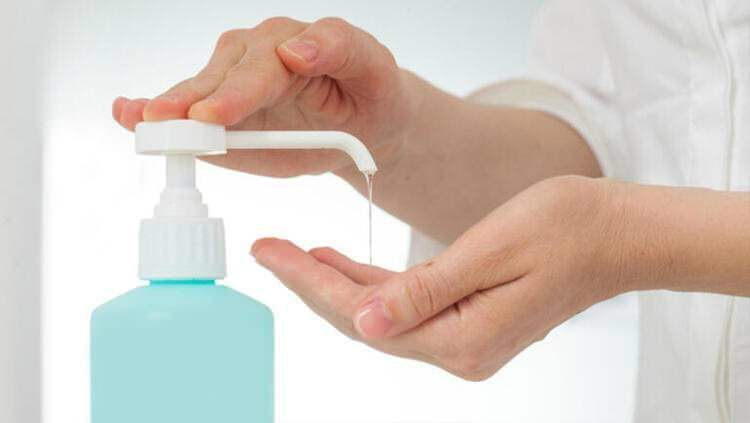 Cum se utilizează dezinfectanți pentru mâini