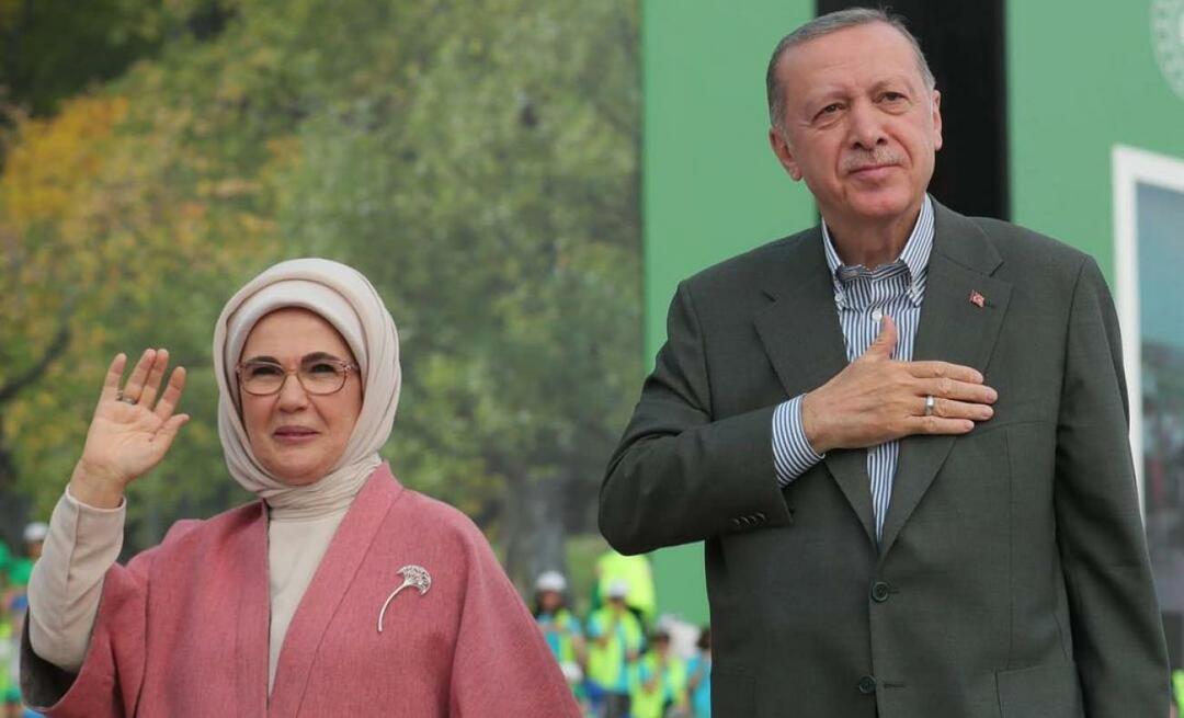 Emine Erdoğan a mulțumit școlii secundare Ayaskent İrfan Kırdar din İzmir