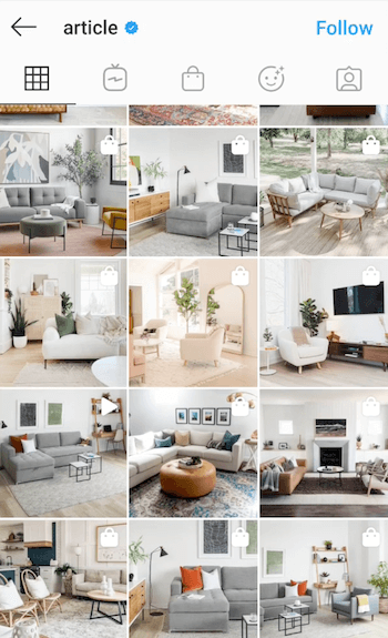 exemplu de captură de ecran a feedului @article instagram, care prezintă mobilierul lor modern, cu multă lumină naturală și un stil de filtru care încorporează albastru