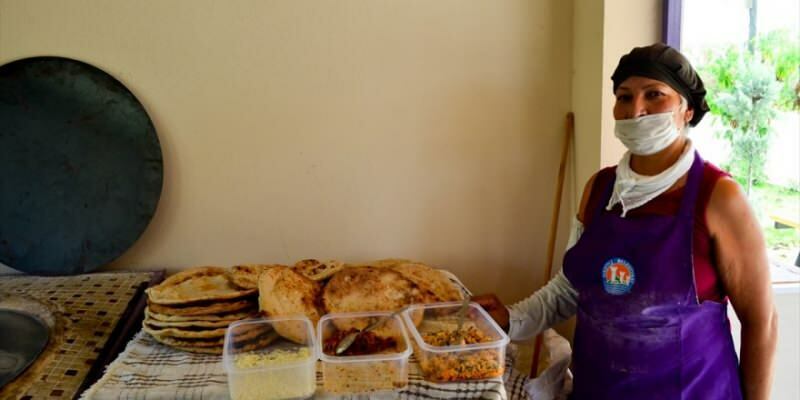 Femeile din Mersin contribuie la bugetul familiei cu casele lor tandoori!