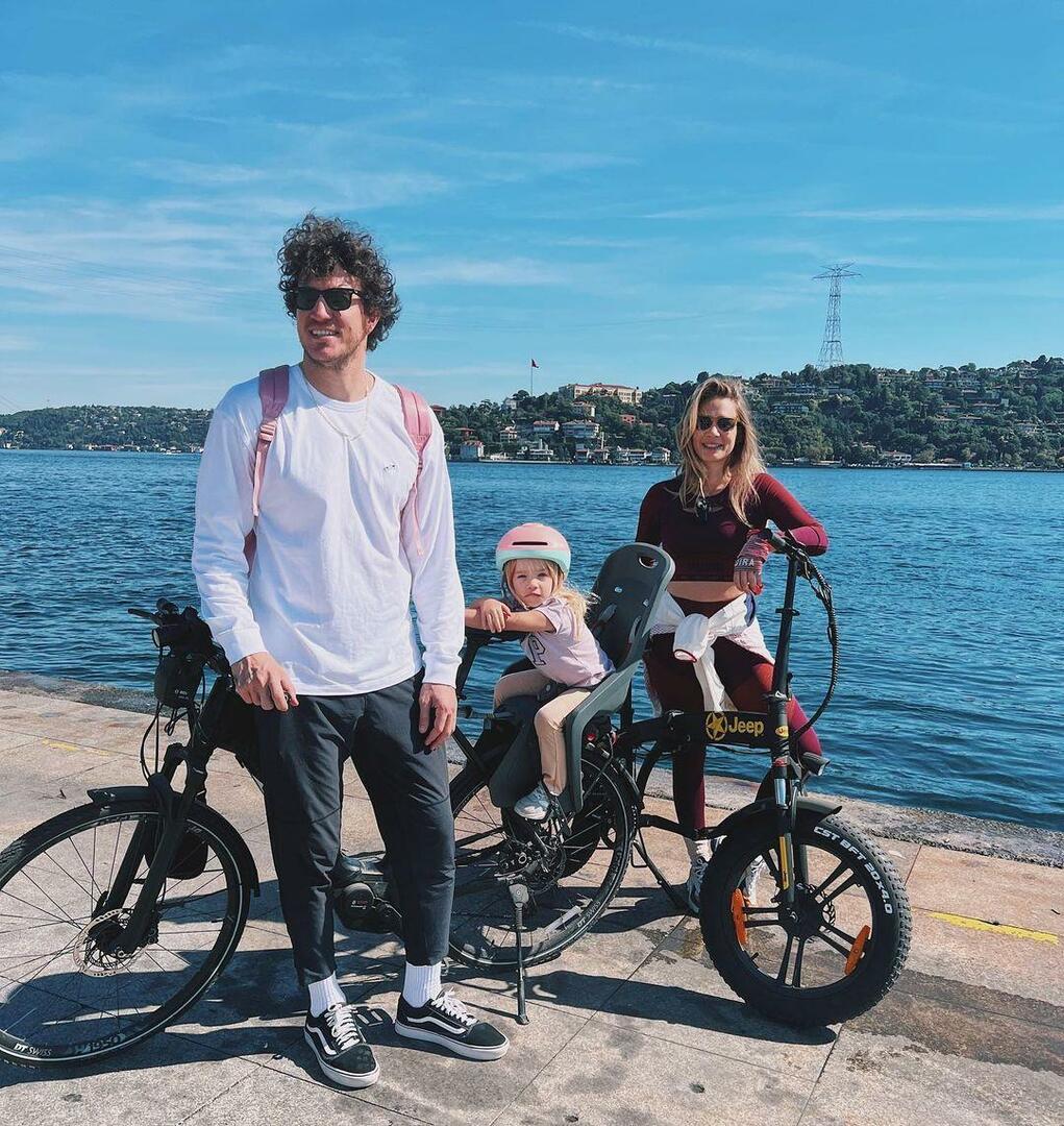 Plăcerea de ciclism de la Müge Boz și soțul ei Caner Erdeniz!