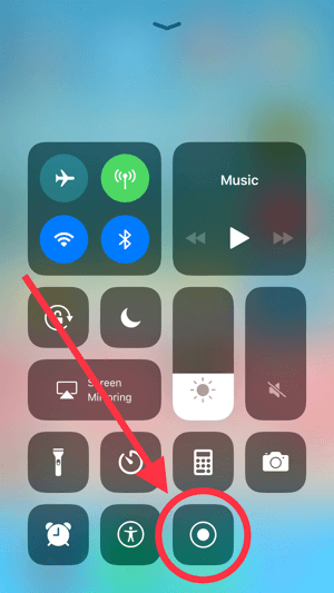 Atingeți pictograma de înregistrare a ecranului pentru a începe înregistrarea pe dispozitivul dvs. iOS.