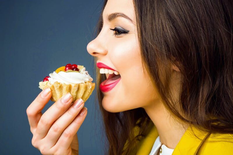 Alimentele dulci adaugă greutate? Poți mânca desert în dietă?