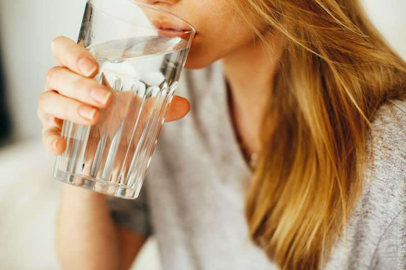 Apa potabilă te va face să slăbești? Când să bei apă? Slăbire cu apă