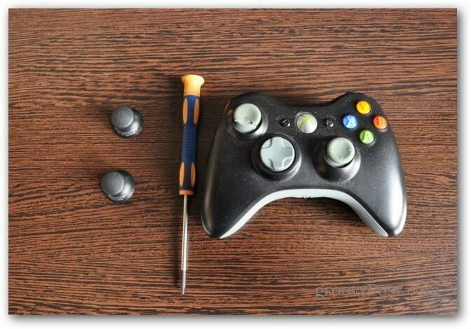 Înainte de a schimba tastele analogice ale controlorului Xbox 360
