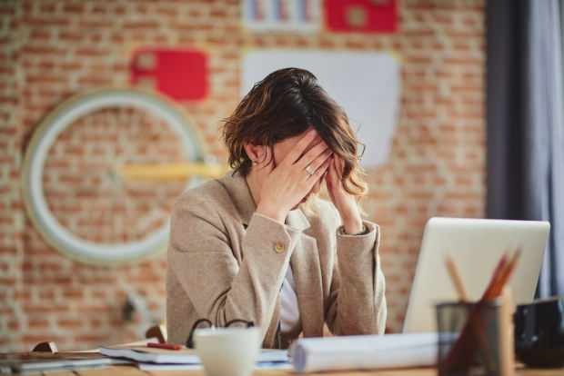 stresul excesiv provoacă oboseală constantă în mediul de lucru
