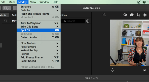 În iMovie, împărțiți videoclipul în segmente selectând Modificați> Divizați clipul.