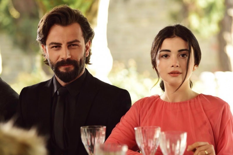 Seria TV Emir of Yemin Gökberk Demirci se căsătorește cu Özge Yağız! Cine este Gökberk Demirci?