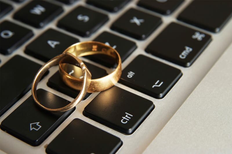 Este permisă căsătoria cu internet? Să te căsătorești întâlnindu-te online