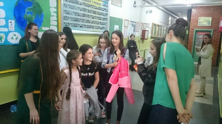 Copii bosniaci se întâlnesc cu Elif