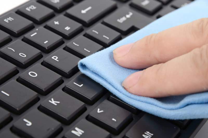 Cum curățați tastatura