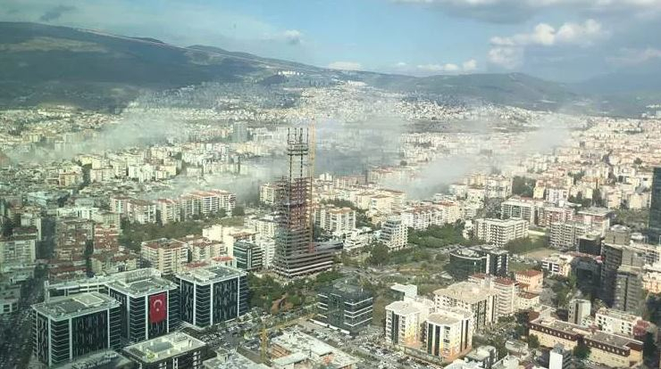clădiri prăbușite în Izmir
