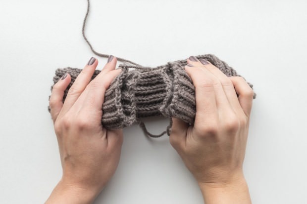 Metoda de tricotare cu bandă de păr