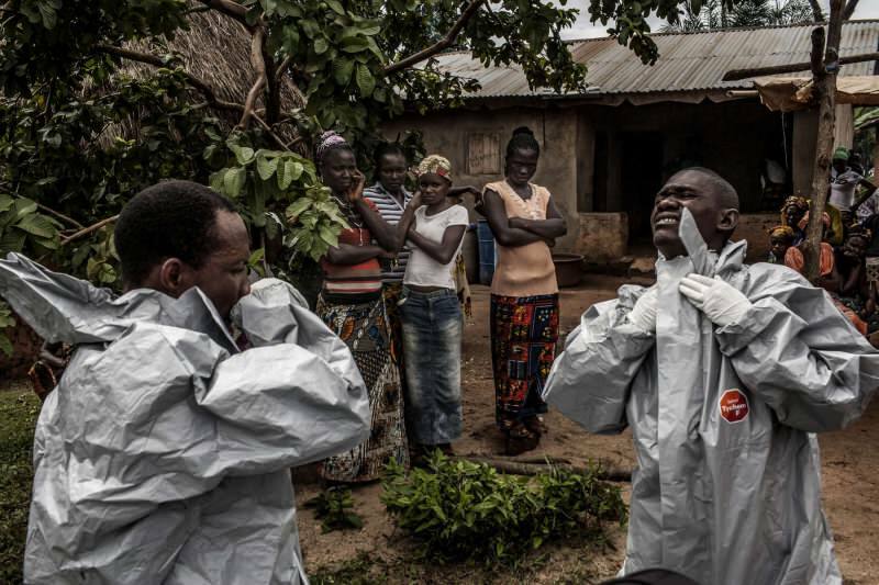 Ebola din Africa a provocat frică și panică
