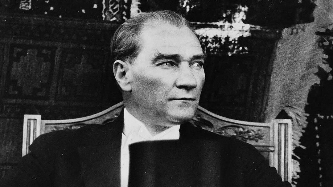 Mustafa Kemal Ataturk pătrate alb-negru