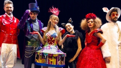 Serenay Sarıkaya este pe scenă! 'Alice Musical' și-a început noul sezon