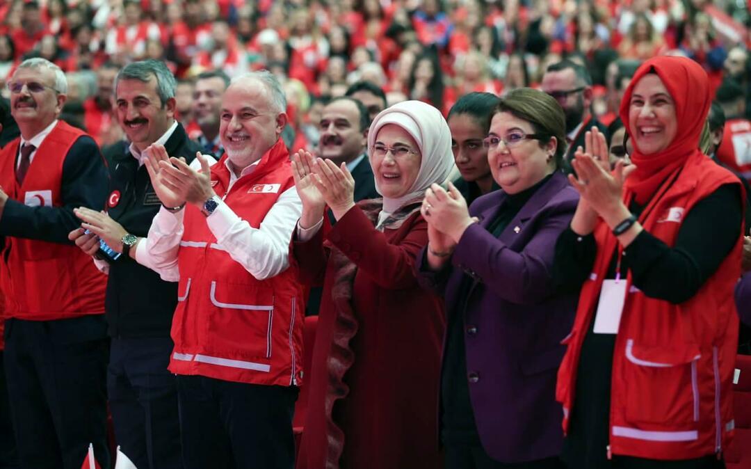 Emine Erdoğan a vorbit la ceremonia de decernare a premiilor pentru voluntariat internațional Red Vest
