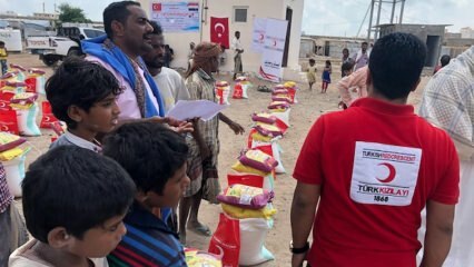 Ajutor alimentar pentru imigranții din Yemen din semiluna roșie turcească