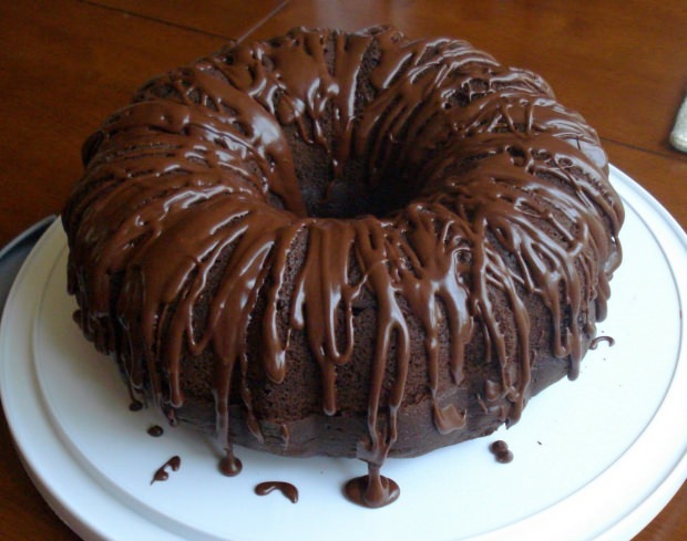 Cea mai ușoară rețetă de tort cu ciocolată! Cum se face un tort de ciocolată? Tort de ciocolată cu mai puțin topping