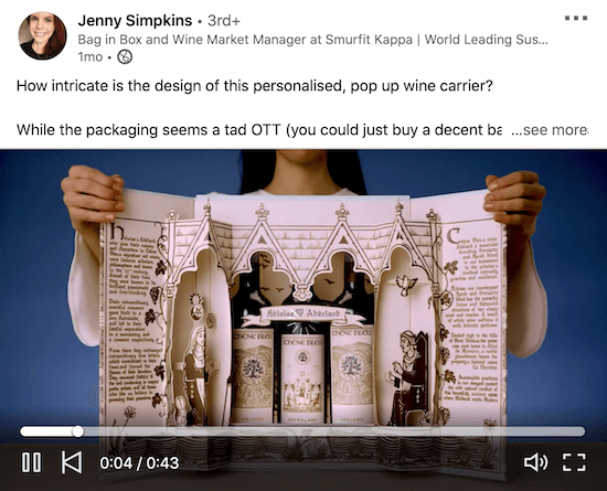 exemplu de videoclip linkedin de la Jenny Simpkins care arată cum să folosiți ambalajul detaliat încorporat al unui pachet de vin pentru a impresiona