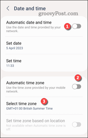 Setați fusul orar personalizat pe Android