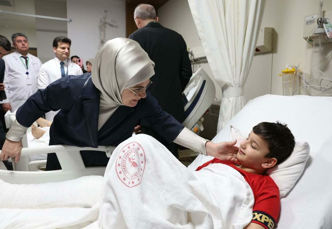 Președintele Erdogan și soția sa Emine Erdogan au vizitat victimele cutremurului
