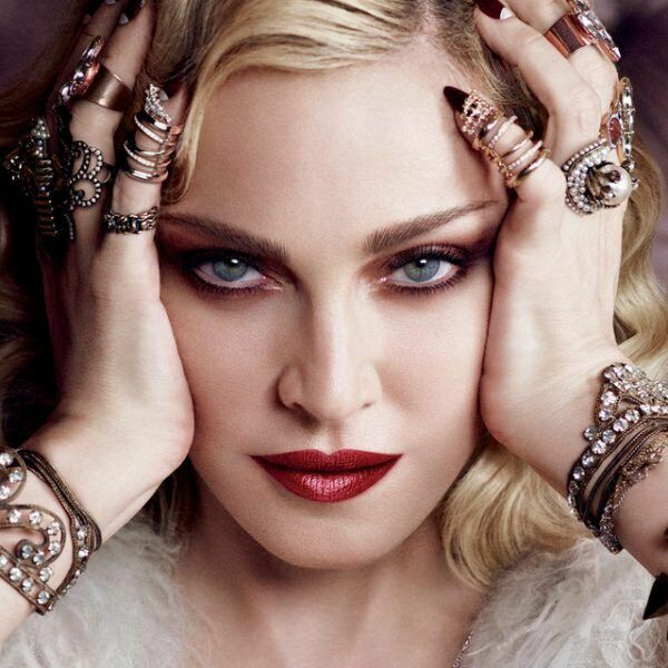 Madonna îl dă în judecată pe fanul lui Hollander