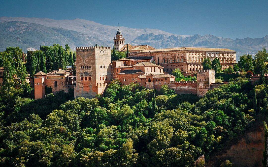 Unde este Palatul Alhambra? În ce țară se află Palatul Alhambra? Legenda Palatului Alhambra