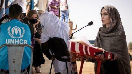 Angelina Jolie vizitează tabăra de refugiați
