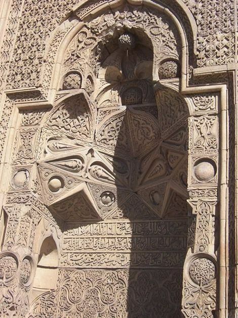 Moscheea Divrigi - Poarta de Vest - Silueta umbrelor